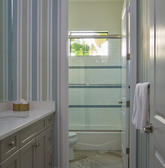 PGT WGA Neal bath PW7720A