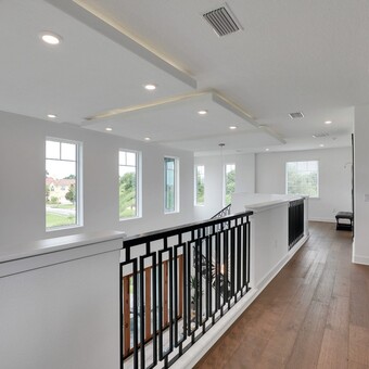 PGT EV ABD HeritageGreen upstairs hall PW5420 SH5400