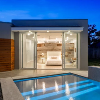 PGT WGA exterior SGD770 center meet