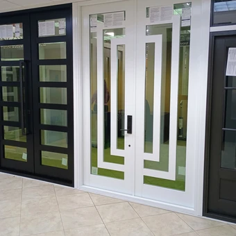 FD450 Contemporary Entry Door – White with Geometric Glass