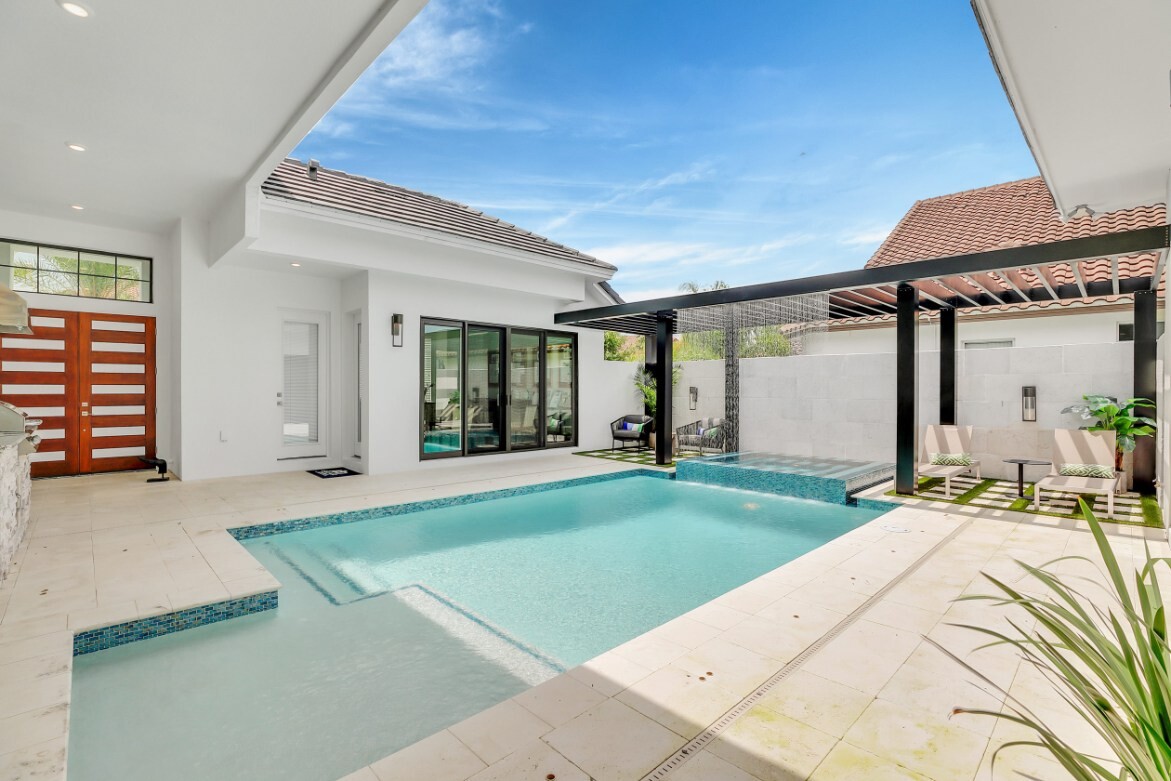 PGT EV ABD HeritageGreen exterior pool 3 SGD5470