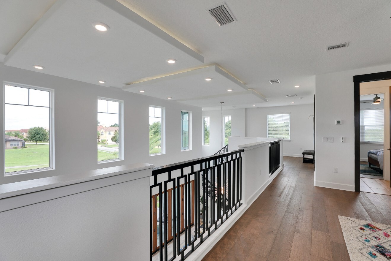 PGT EV ABD HeritageGreen upstairs hall PW5420 SH5400