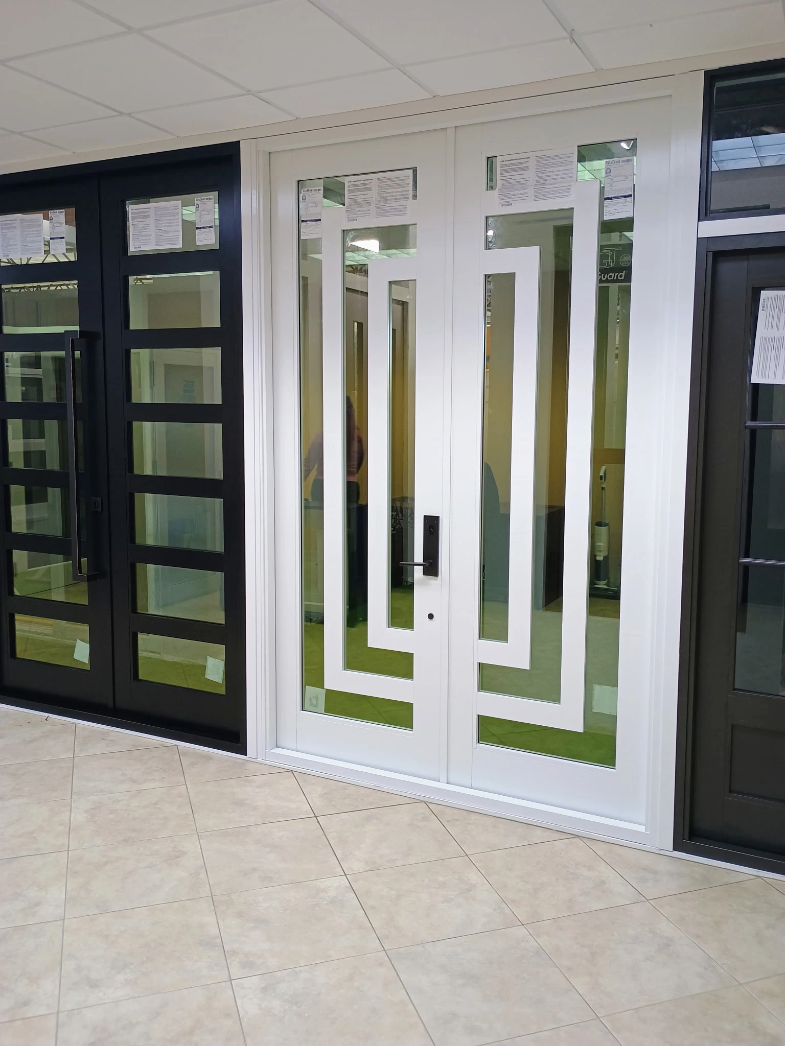 FD450 Contemporary Entry Door – White with Geometric Glass